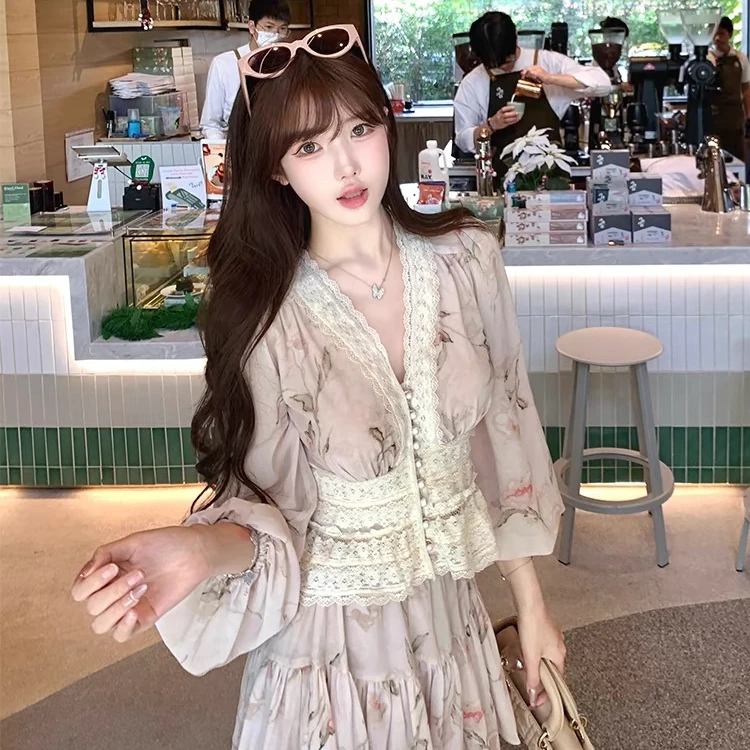 2025法式复古V领蕾丝衬衫收腰泡泡袖印花女雪纺上衣半身裙套装