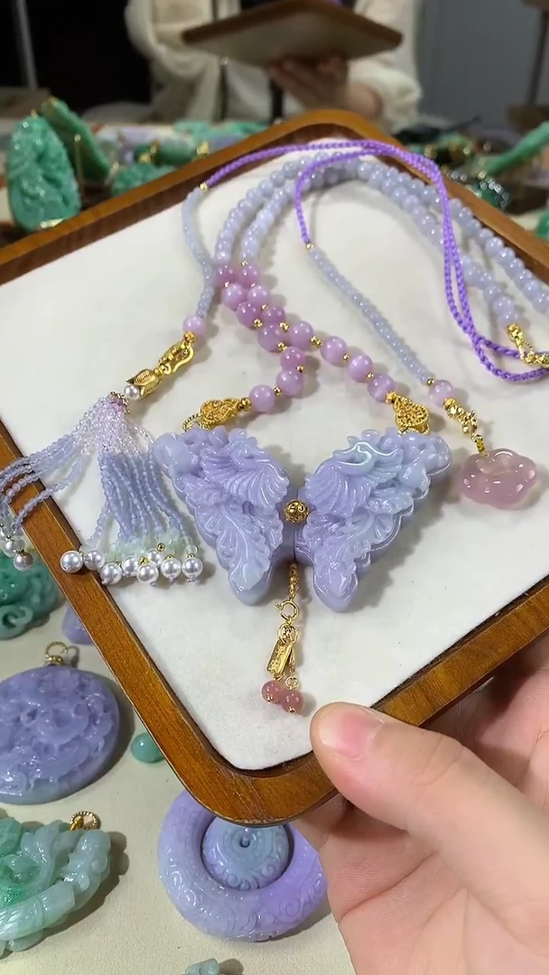 颈饰未镶嵌翡翠吊坠