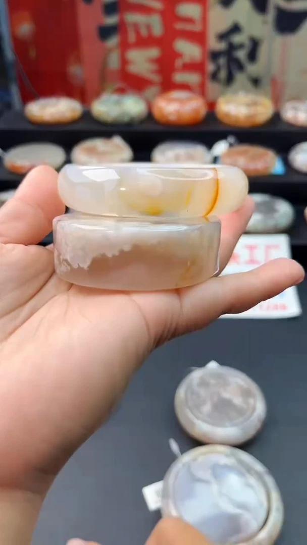 【闪购商品】石英质玉手镯未镶嵌赠送镯心（60圈口）无证书