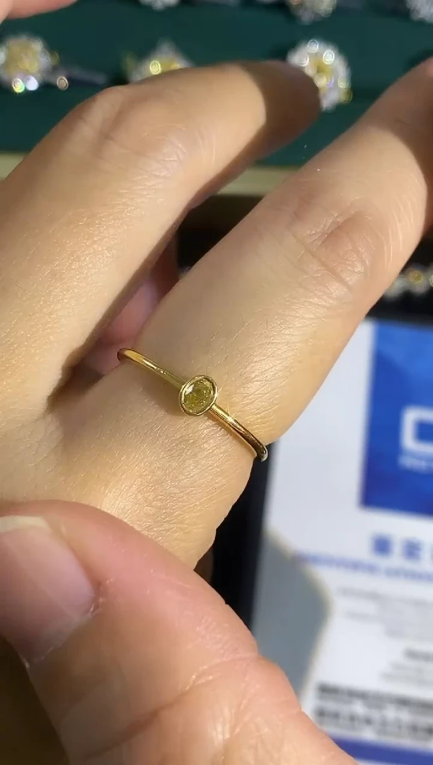 18K金镶嵌戒指钻石1