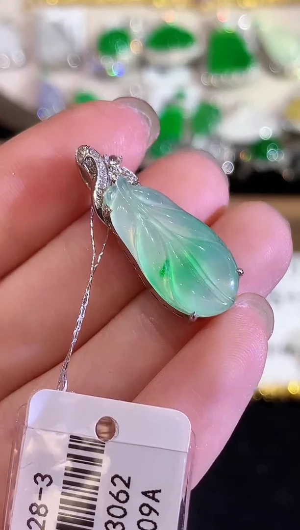 吊坠(不含链)18K金镶嵌翡翠SY多样性发其一