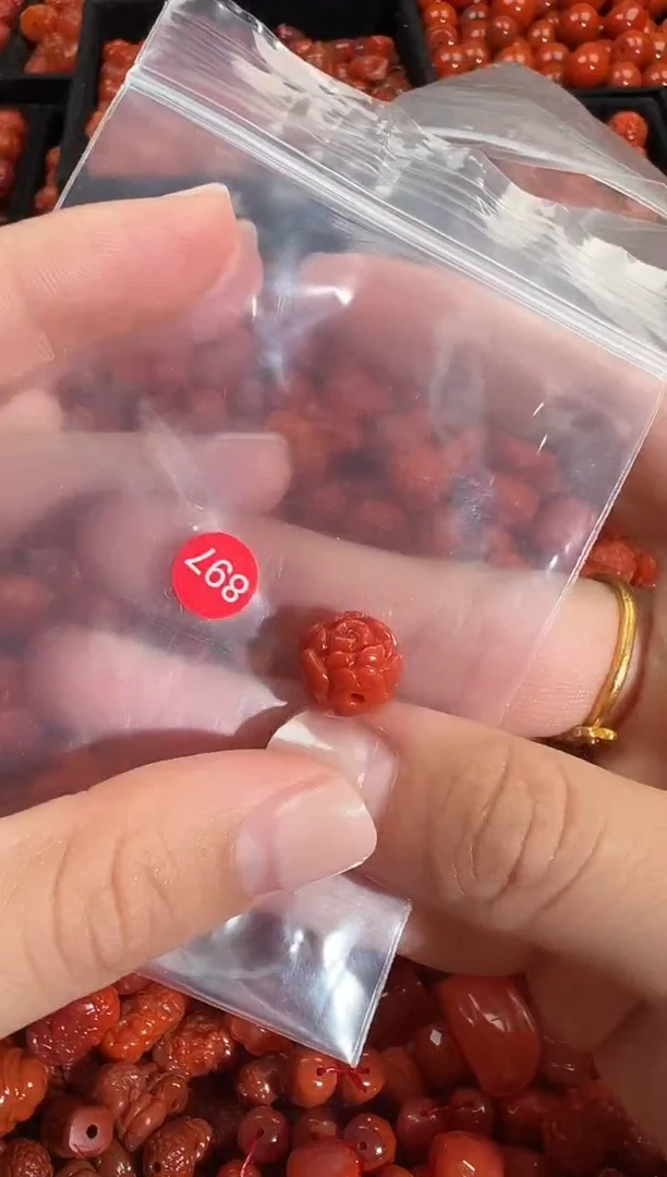 颈饰未镶嵌南红玛瑙1