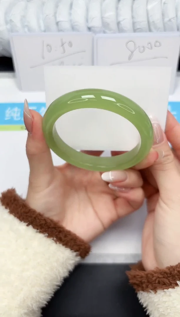 【闪购商品】石英质玉手镯未镶嵌134-60.5