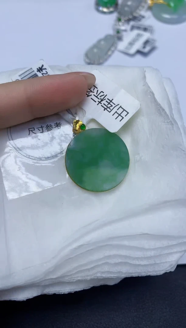 颈饰18K金镶嵌翡翠天然缅甸翡翠A货多样性发一件
