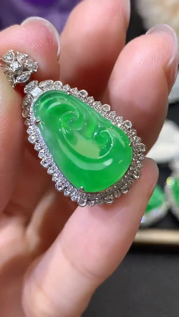 吊坠(不含链)18K金镶嵌翡翠C49