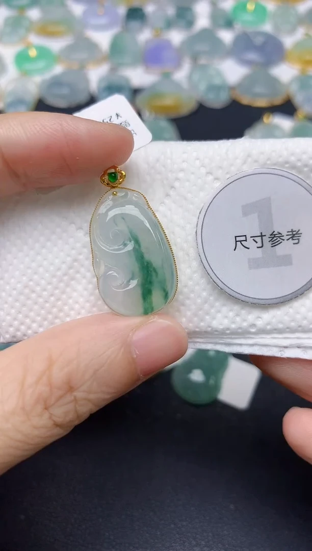 翡翠18K金镶嵌颈饰天然缅甸A货翡翠