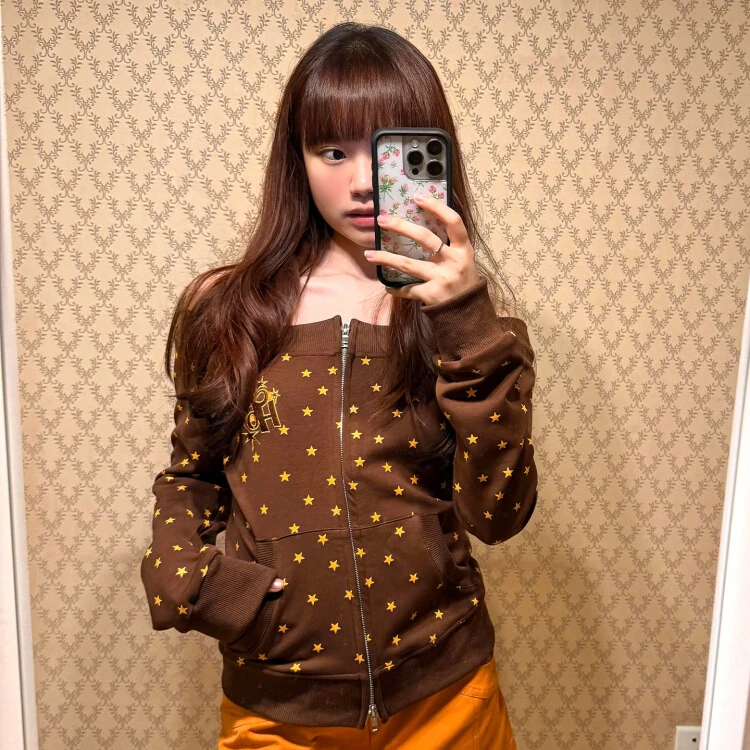 美拉德穿搭一字肩卫衣女秋季满印星星拉链开衫修身辣妹短款上衣潮