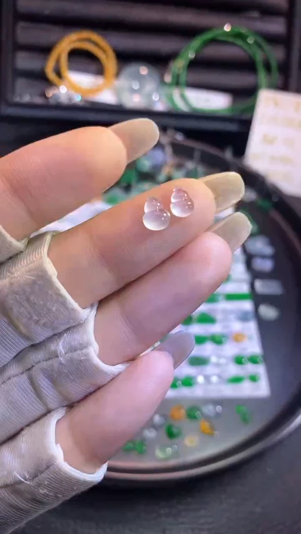 翡翠挂件未镶嵌葫芦