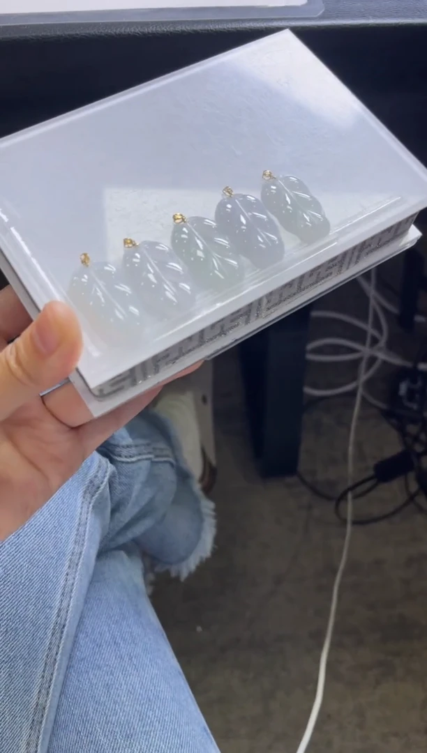 颈饰18K金镶嵌翡翠B115/多样性发一件/配绳子