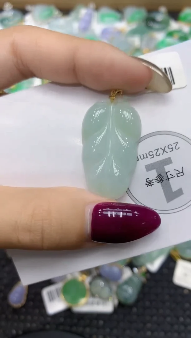 翡翠18K金镶嵌颈饰111111111111