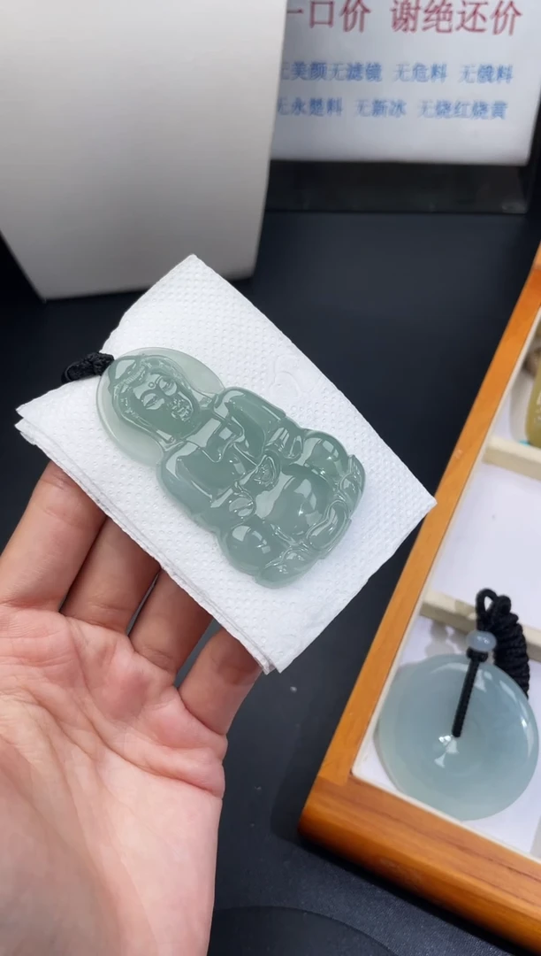 颈饰未镶嵌翡翠凯**刘正装观音