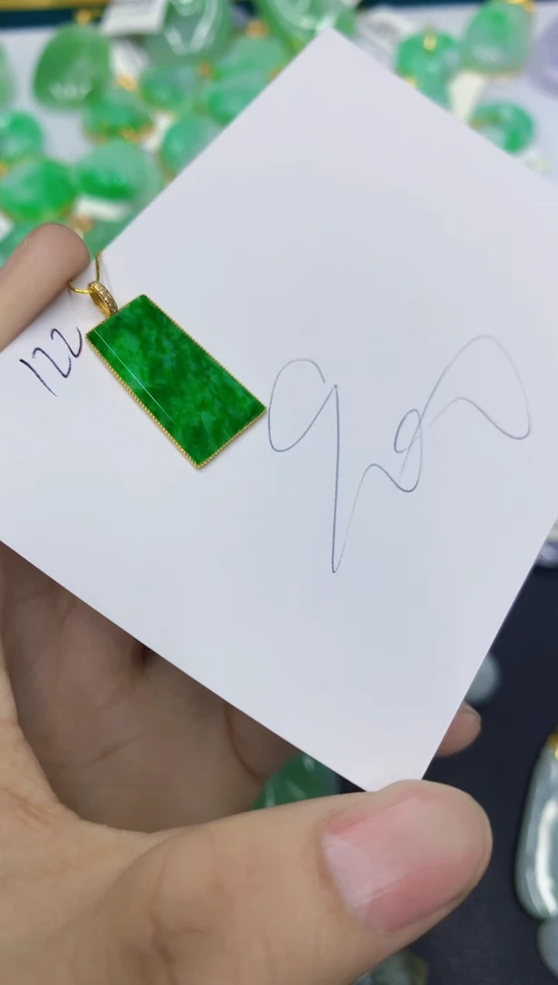 颈饰18K金镶嵌翡翠111111111111