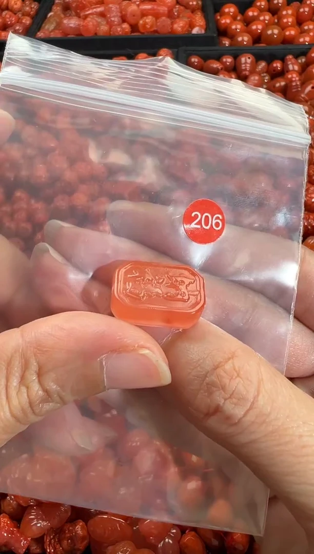 颈饰未镶嵌南红玛瑙1