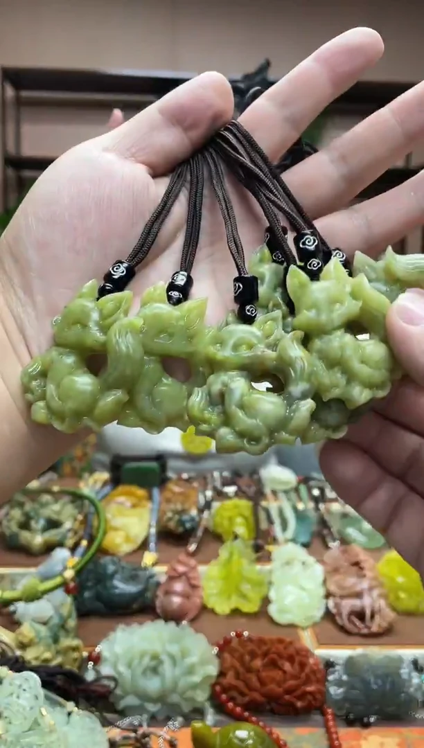 未镶嵌岫玉吊坠多样性发货发其中之一