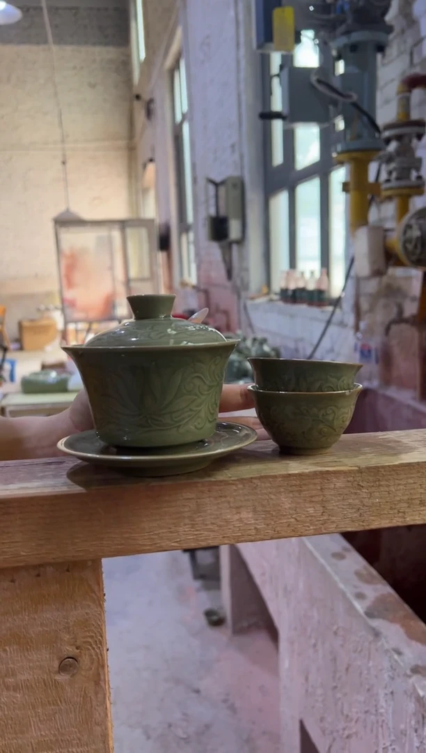 微瑕耀州窑青瓷莲纹三才盖+莲纹小杯2