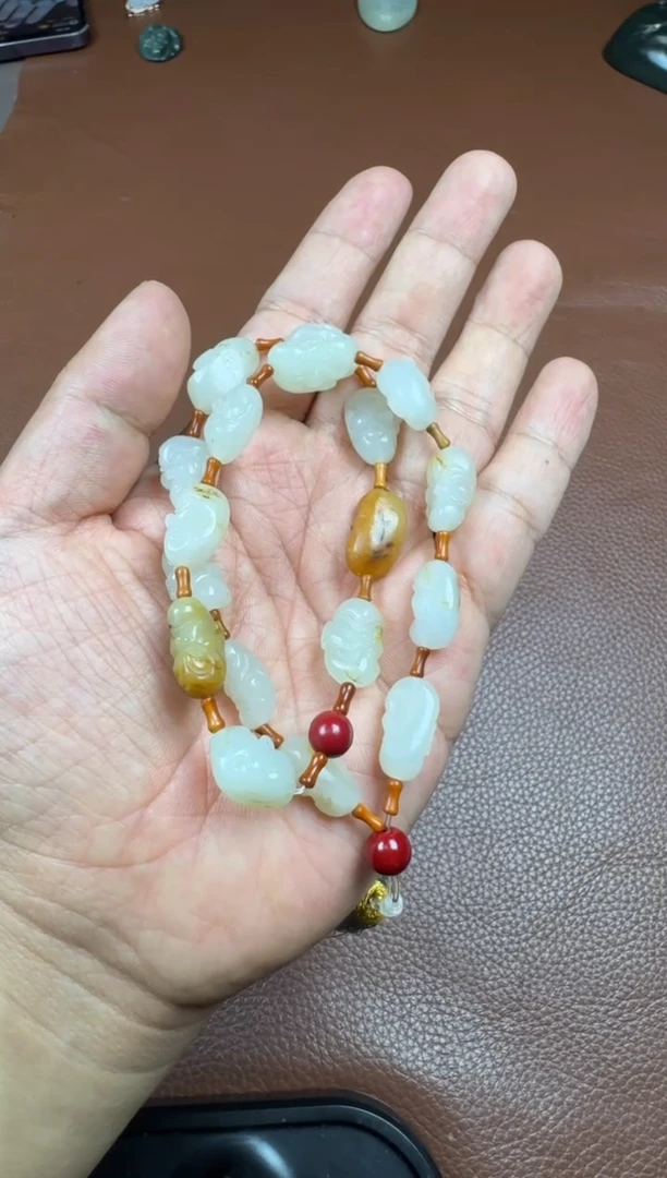 颈饰未镶嵌和田玉龙**人1