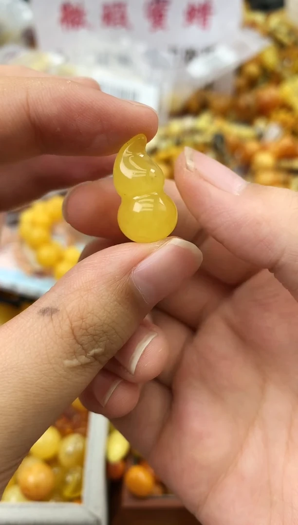 未镶嵌琥珀珠宝奇石156