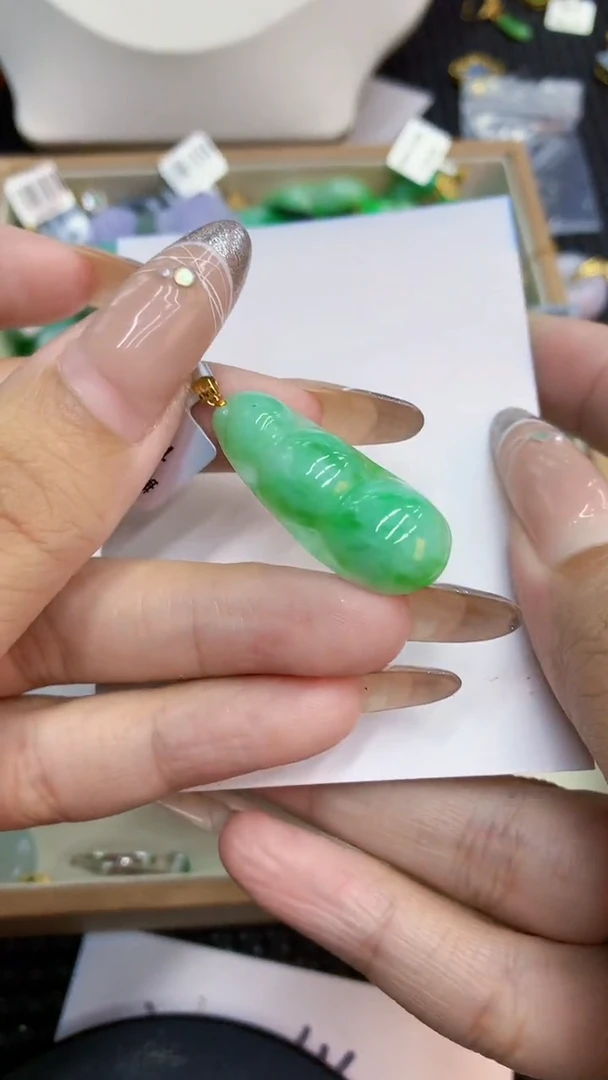 颈饰未镶嵌翡翠1