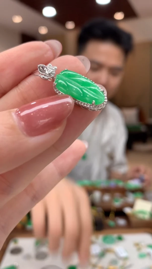 翡翠18K金镶嵌吊坠(不含链)叶子1