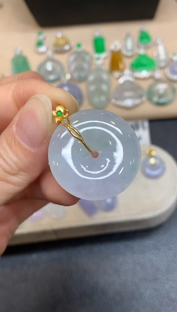 颈饰18K金镶嵌翡翠平安扣【无服务费