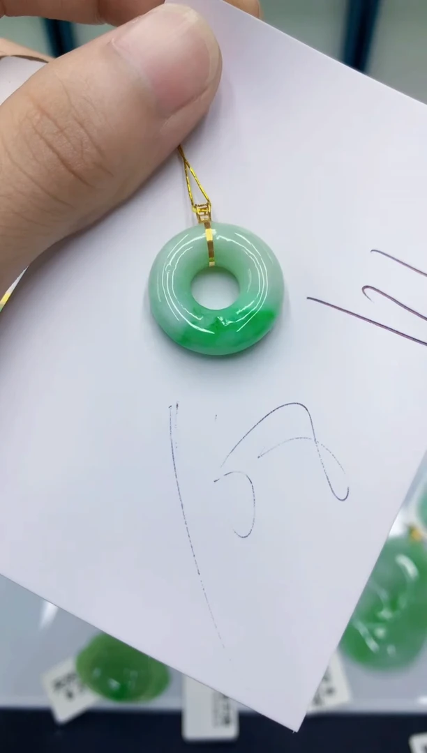 翡翠18K金镶嵌颈饰翡翠