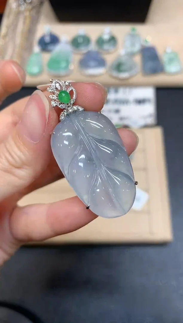 【闪购商品】翡翠颈饰18K金镶嵌树叶【无服务费