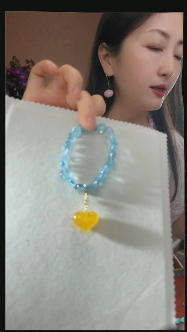 18K金镶嵌吊坠(赠链)蜜蜡天然爱心蜜蜡吊坠赠手链