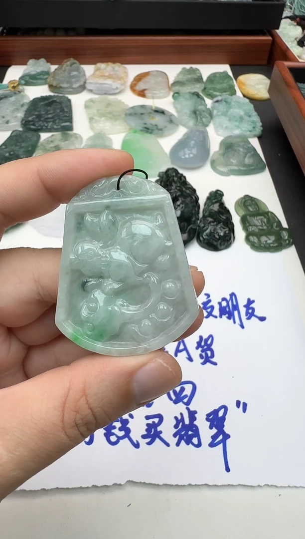 翡翠未镶嵌颈饰1