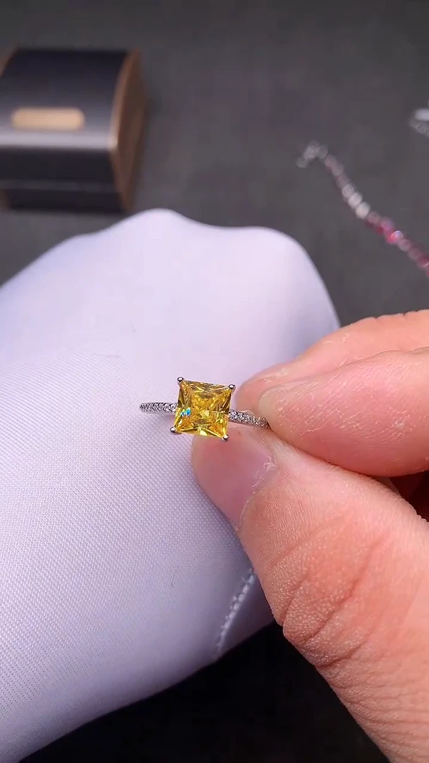 【闪购商品】彩色蓝宝石戒指银S925镶嵌.......