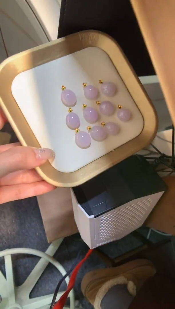 颈饰18K金镶嵌翡翠蛋面 多样性发一件