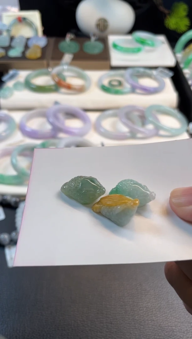 未镶嵌手镯翡翠70  有纹裂