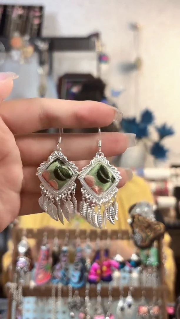 织绣彩云南阁非遗老绣饰品135