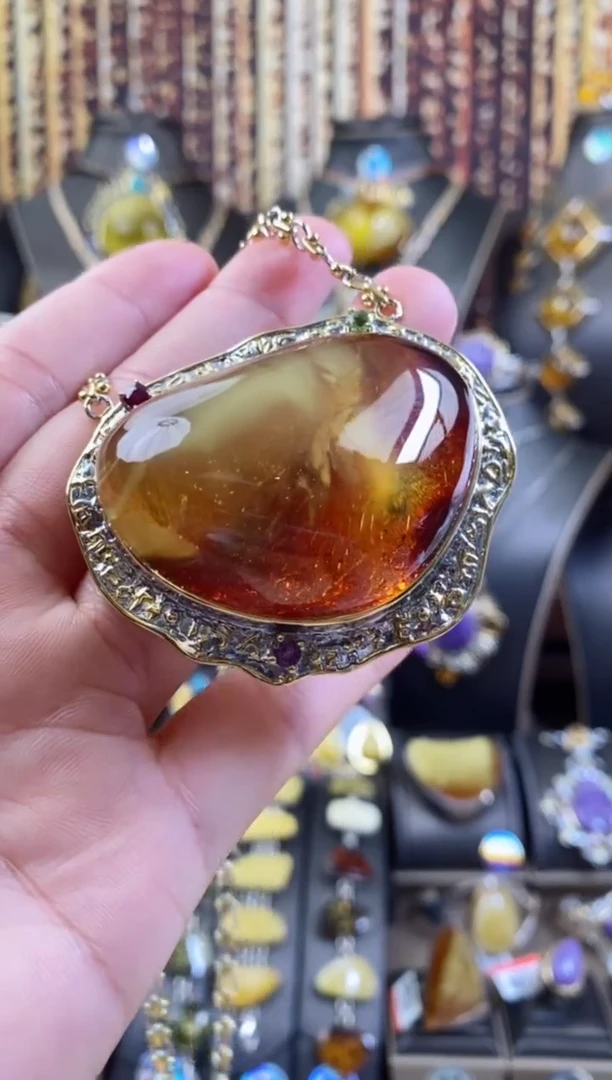 银S925镶嵌颈饰琥珀吊坠