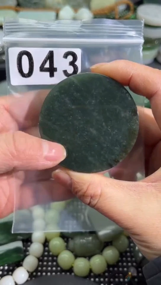 未镶嵌和田玉珠宝半成品镯芯