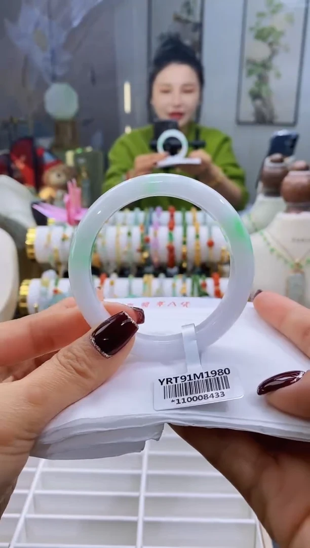 未镶嵌手镯翡翠39号57.9/10.6*8.3白底青。正圈泥鳅