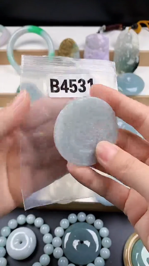 颈饰未镶嵌翡翠天然翡翠吊坠挂件