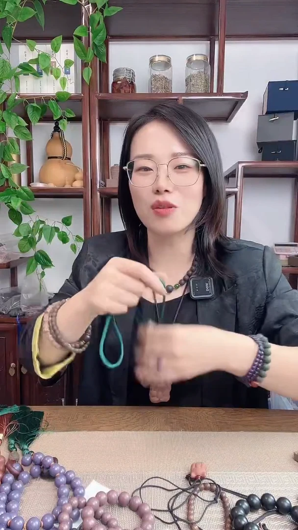 泥塑龙涎香方的大骷髅蝴蝶