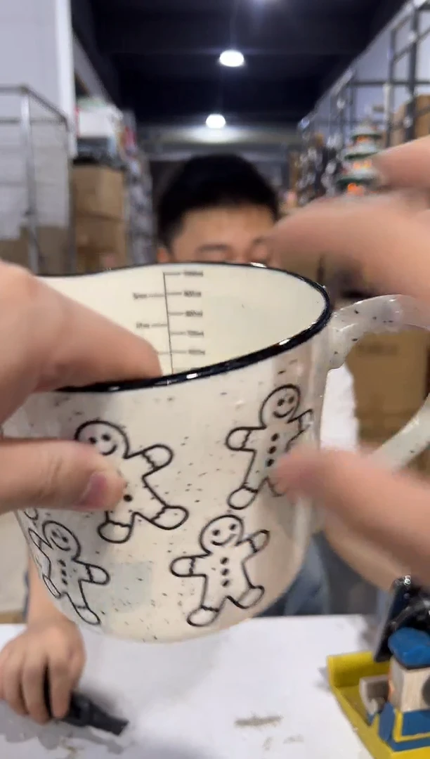 瓷片姜饼人奶壶（内外有小黑点）