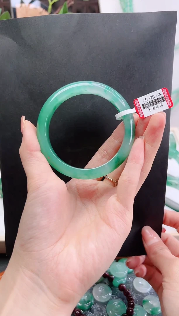 石英质玉手镯未镶嵌天然非洲翠手镯A货