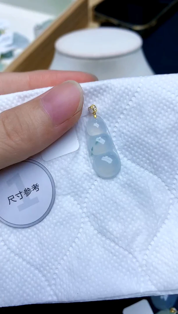 颈饰18K金镶嵌翡翠天然A货翡翠