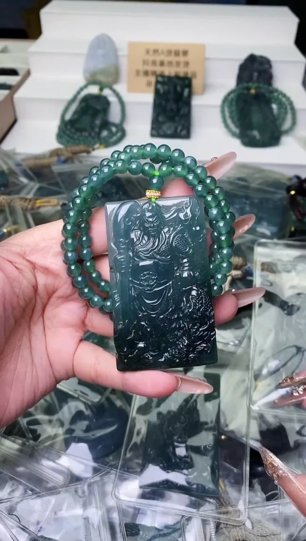 颈饰未镶嵌翡翠