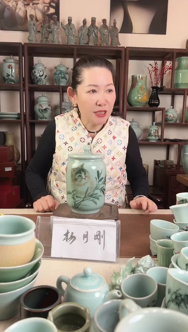 釉中彩 猫画 盖罐L