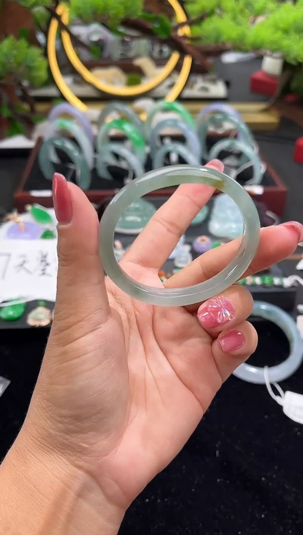 未镶嵌手镯翡翠手镯