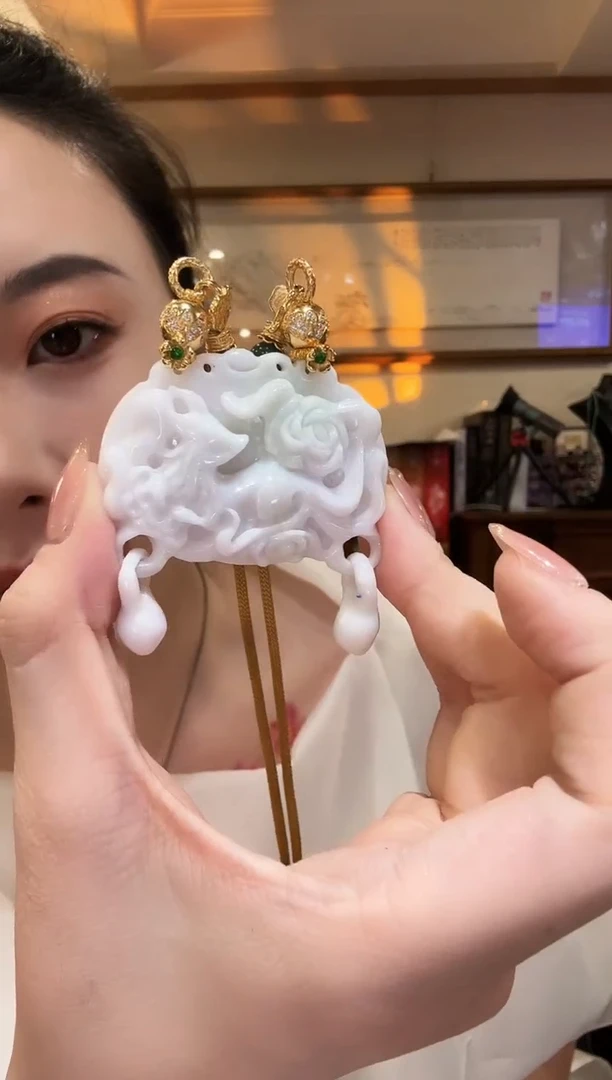 翡翠未镶嵌颈饰国风