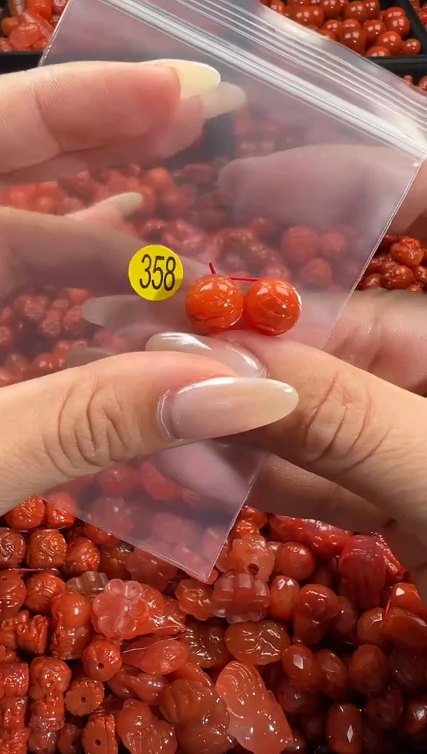 颈饰未镶嵌南红玛瑙1