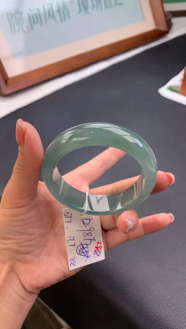 未镶嵌手镯翡翠?****?假一赔三 手镯