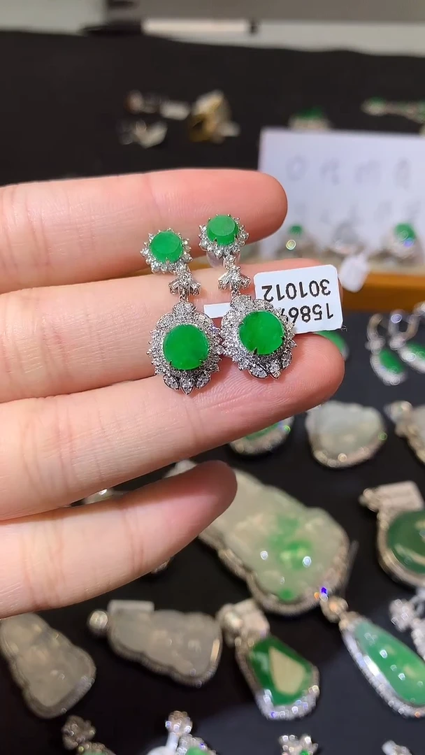 翡翠18K金镶嵌吊坠(不含链)耳钉