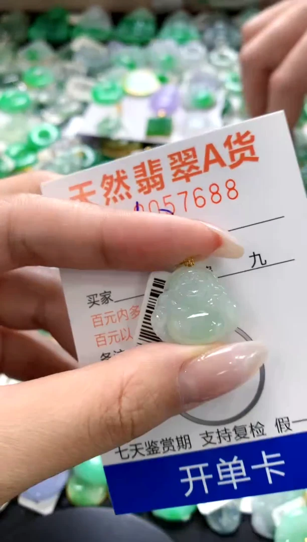 翡翠18K金镶嵌颈饰1111111111111111