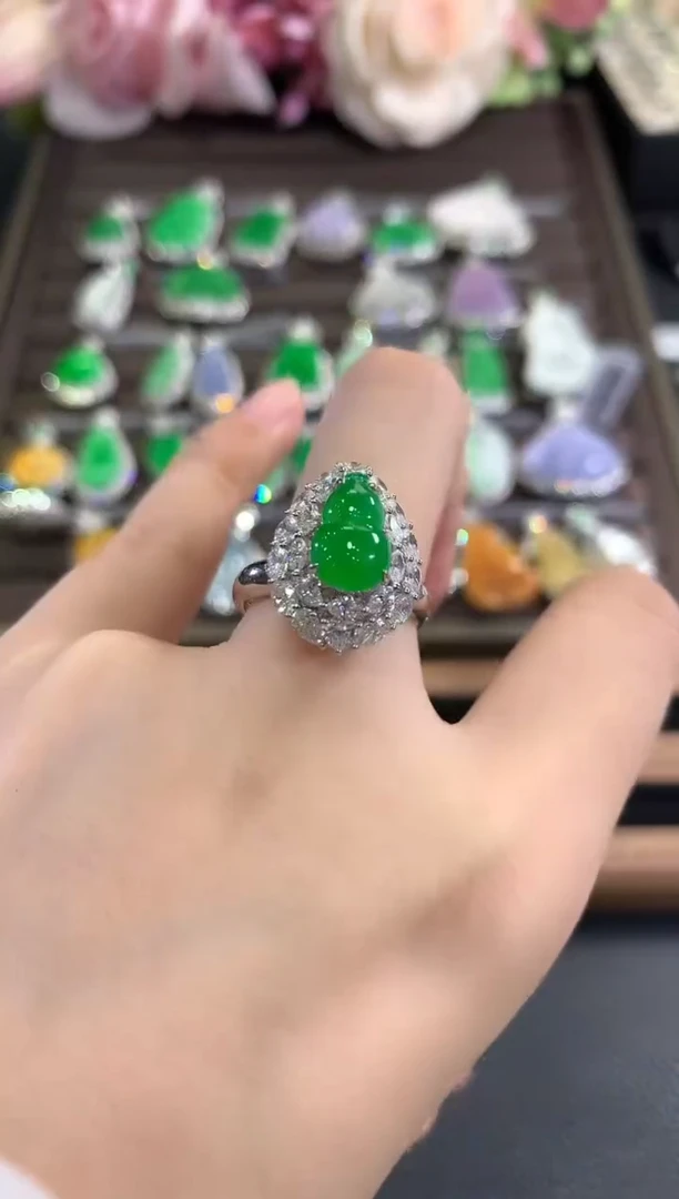 18K金镶嵌戒指翡翠v83