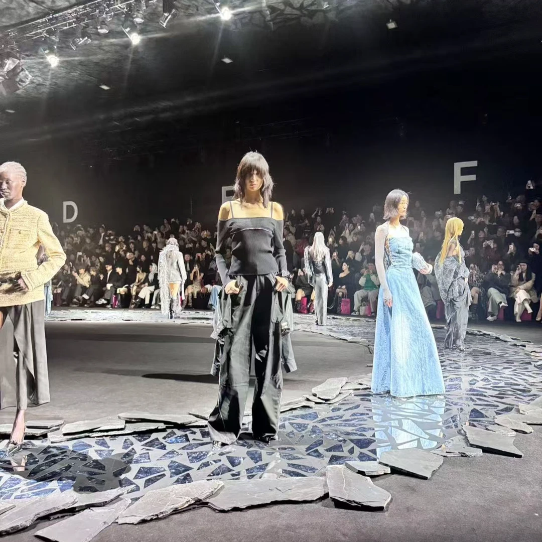 【33专属】2025爆款重工刺绣短袖T恤9931